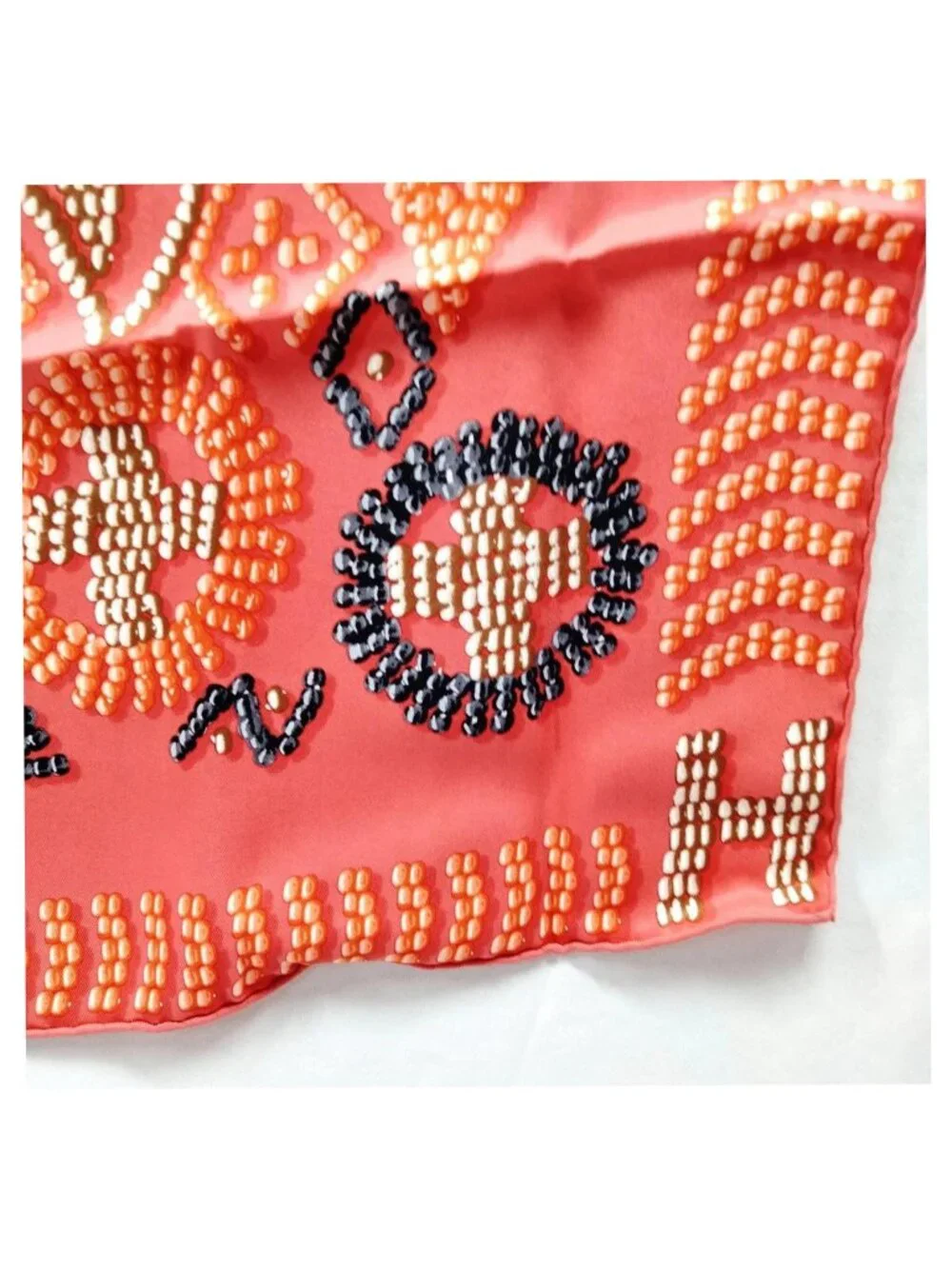 Authentic Hermès Kelly en Perles Carré 90 Silk Scarf